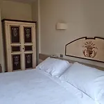 Virgilio Hotell 3*