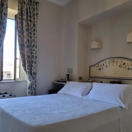 Virgilio Hotel 3*